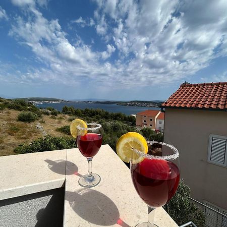 Apartments Vini Donji Seget Exteriör bild