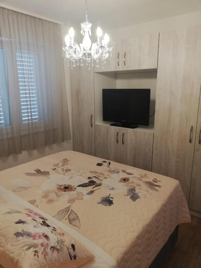 Apartments Vini Donji Seget Exteriör bild