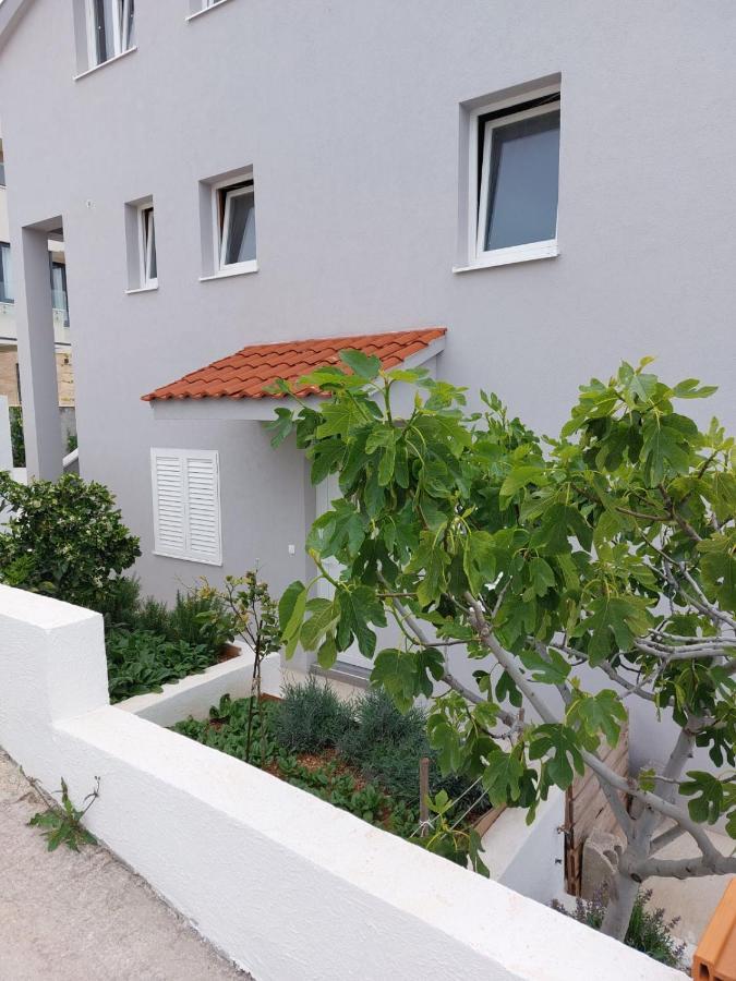 Apartments Vini Donji Seget Exteriör bild