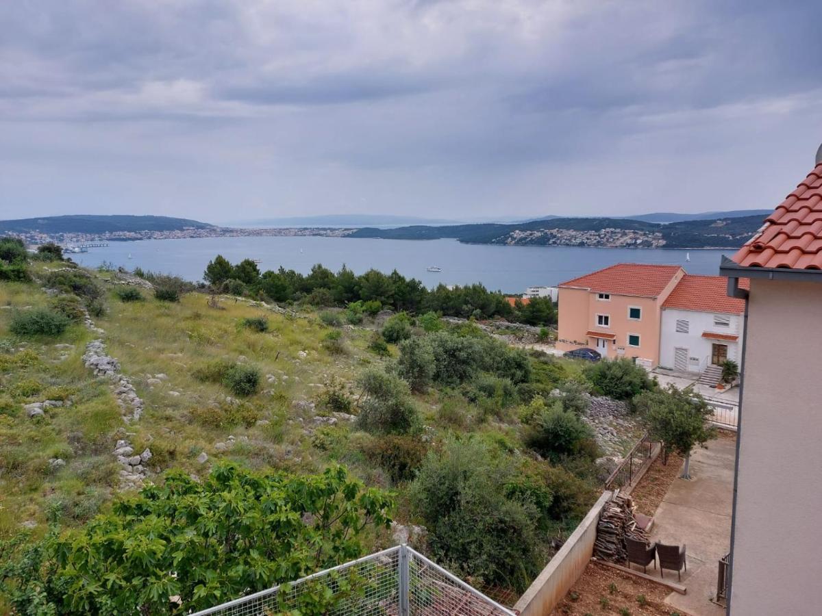 Apartments Vini Donji Seget Exteriör bild