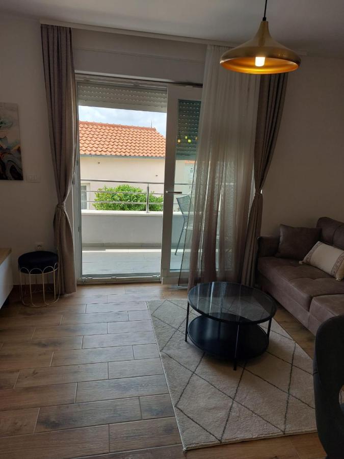 Apartments Vini Donji Seget Exteriör bild