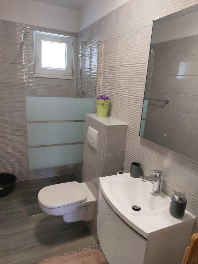 Apartments Vini Donji Seget Exteriör bild