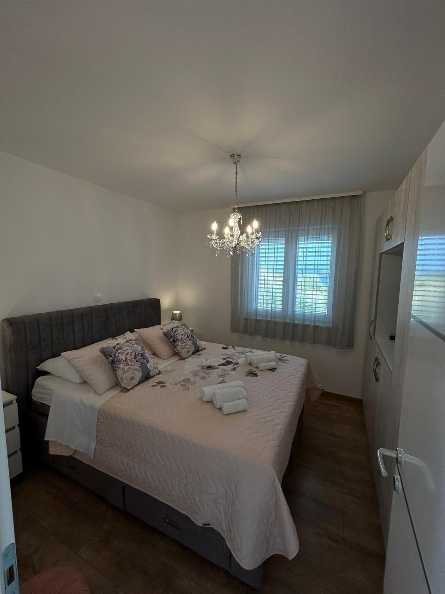 Apartments Vini Donji Seget Exteriör bild