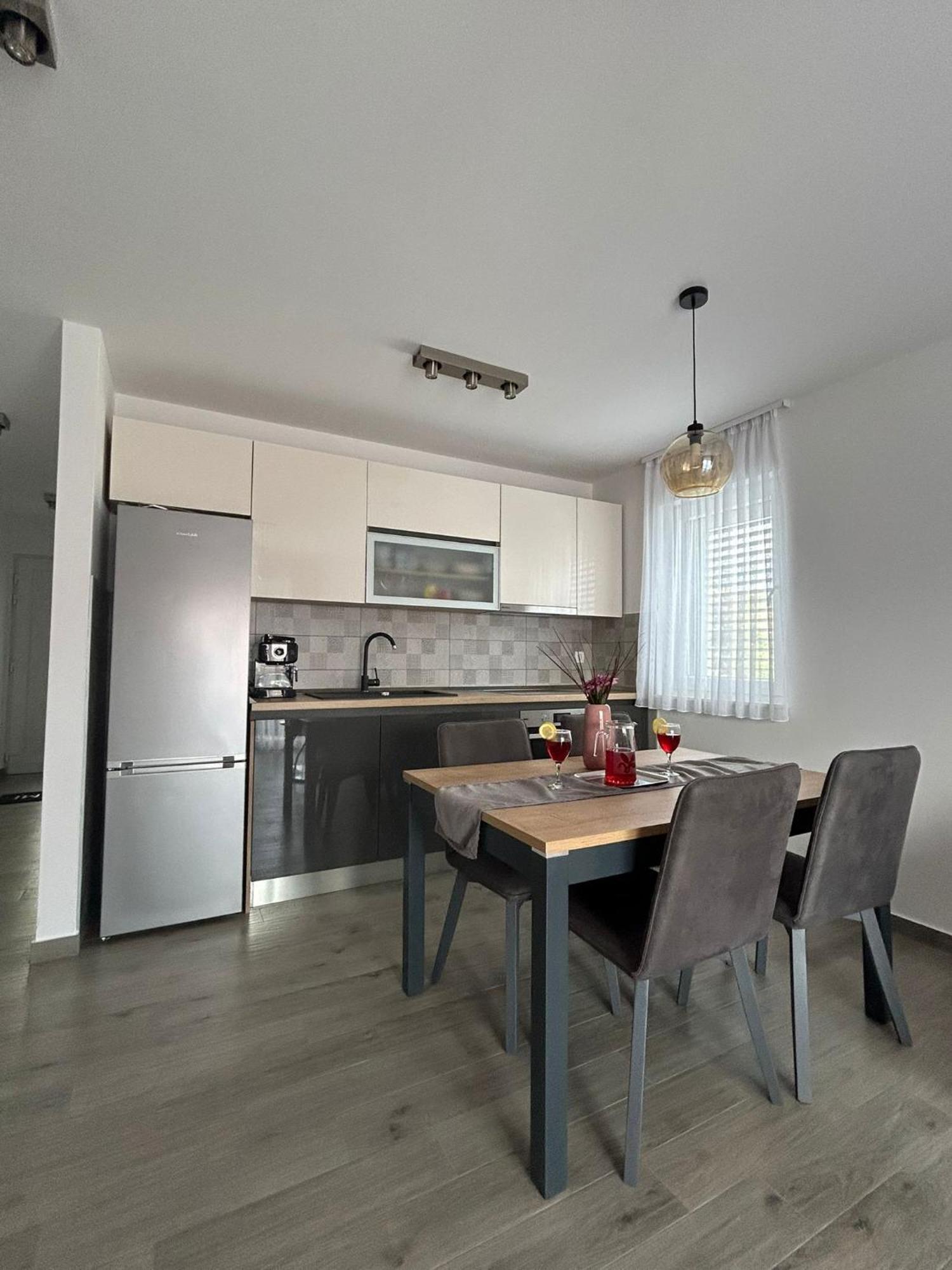 Apartments Vini Donji Seget Exteriör bild